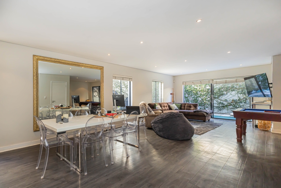 3 Bedroom Property for Sale in Sea Point Western Cape